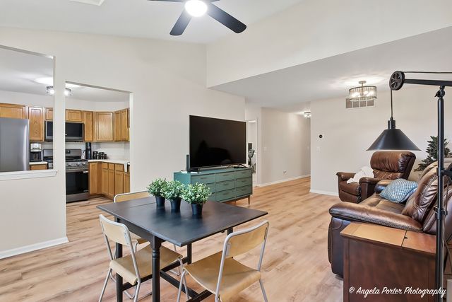 386 Crystal Ridge Drive 386, Crystal Lake, IL 60012