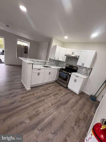2005 S 9TH ST, Camden, NJ 08104