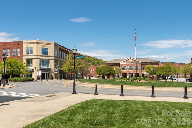 69 Stamford Street, Asheville, NC 28803