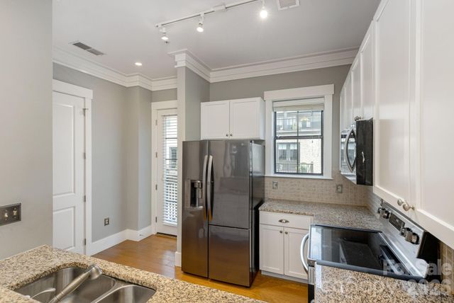 69 Stamford Street, Asheville, NC 28803