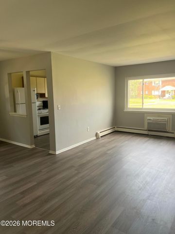 10 Juniper Lane 10 A, Eatontown, NJ 07724