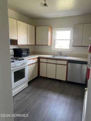 10 Juniper Lane 10 A, Eatontown, NJ 07724