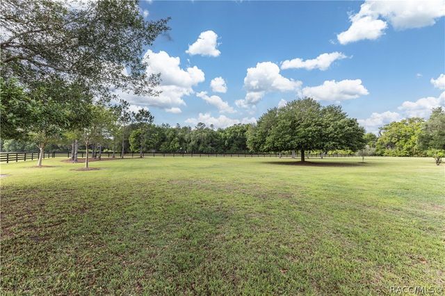10517 NE 27th Street, Oxford, FL 34484
