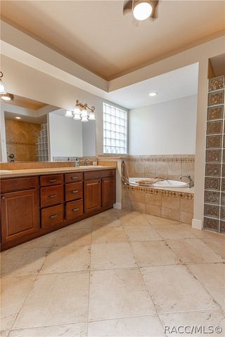 10517 NE 27th Street, Oxford, FL 34484