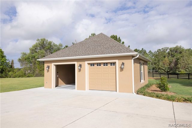 10517 NE 27th Street, Oxford, FL 34484