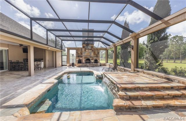 10517 NE 27th Street, Oxford, FL 34484
