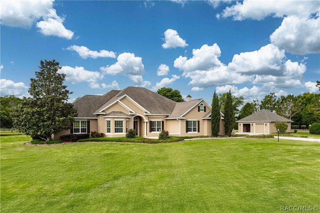 10517 NE 27th Street, Oxford, FL 34484