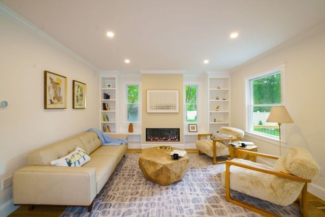 37 Oakland St, Wellesley, MA 02481