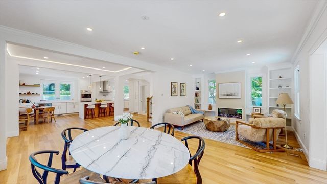 37 Oakland St, Wellesley, MA 02481