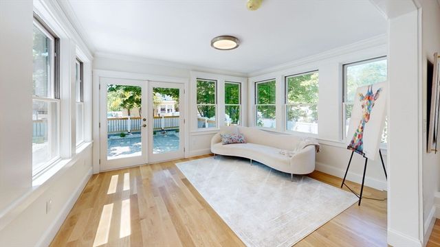 37 Oakland St, Wellesley, MA 02481