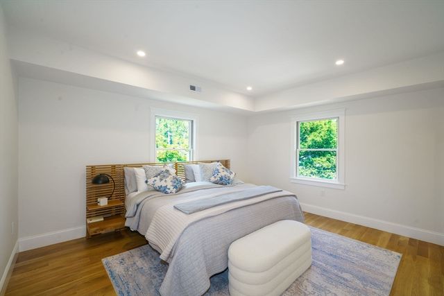 37 Oakland St, Wellesley, MA 02481