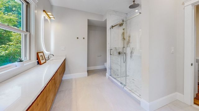 37 Oakland St, Wellesley, MA 02481