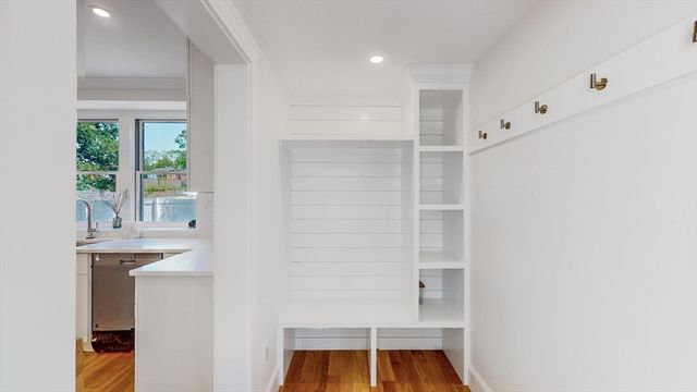37 Oakland St, Wellesley, MA 02481