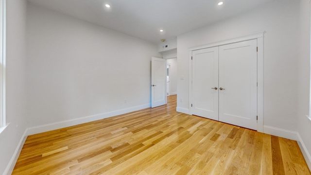 37 Oakland St, Wellesley, MA 02481