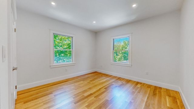 37 Oakland St, Wellesley, MA 02481
