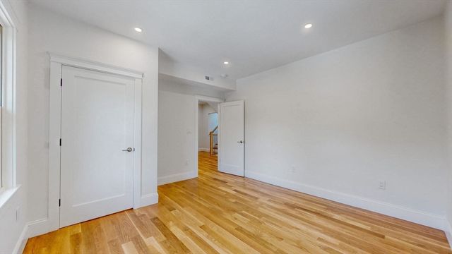 37 Oakland St, Wellesley, MA 02481