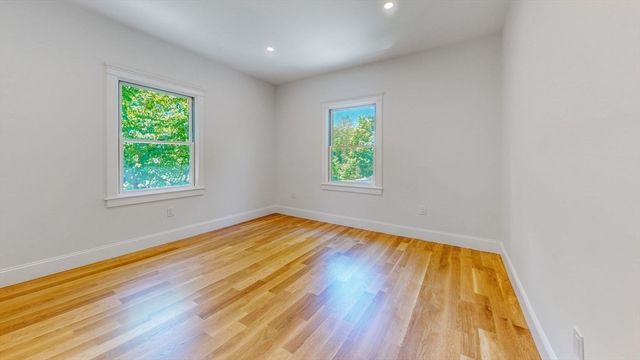 37 Oakland St, Wellesley, MA 02481