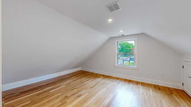 37 Oakland St, Wellesley, MA 02481