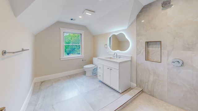 37 Oakland St, Wellesley, MA 02481