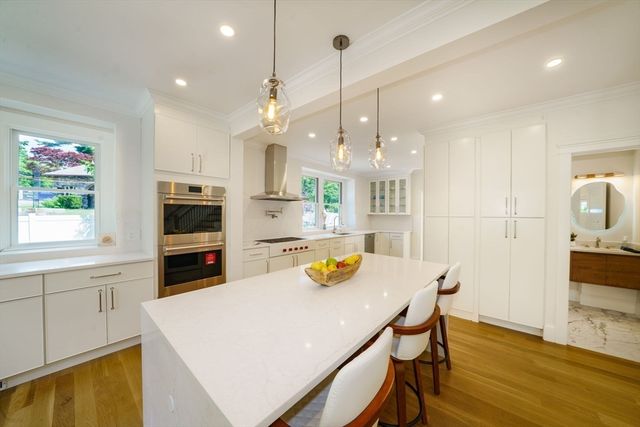37 Oakland St, Wellesley, MA 02481