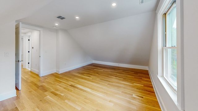37 Oakland St, Wellesley, MA 02481