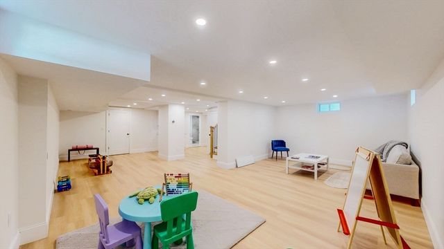 37 Oakland St, Wellesley, MA 02481