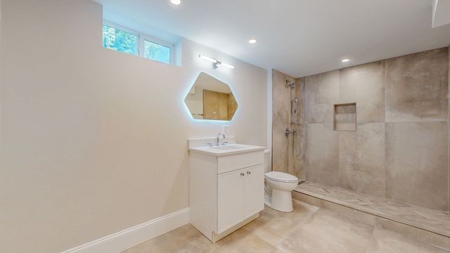 37 Oakland St, Wellesley, MA 02481