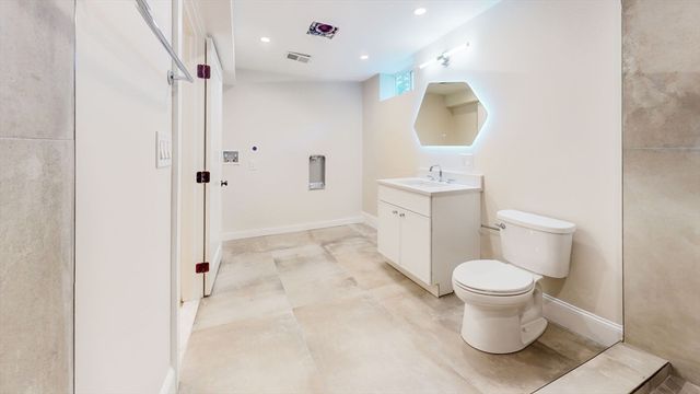 37 Oakland St, Wellesley, MA 02481