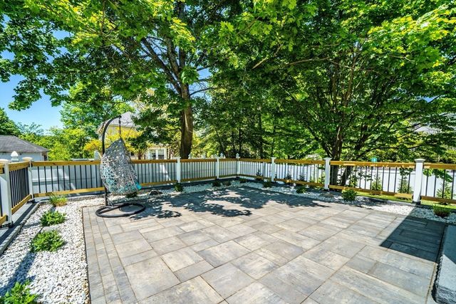 37 Oakland St, Wellesley, MA 02481