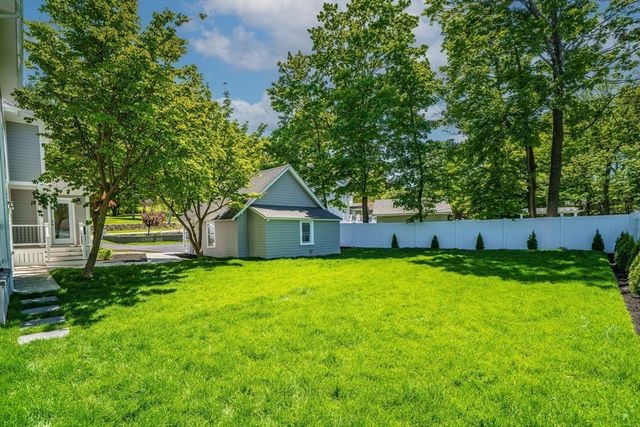 37 Oakland St, Wellesley, MA 02481