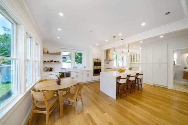 37 Oakland St, Wellesley, MA 02481