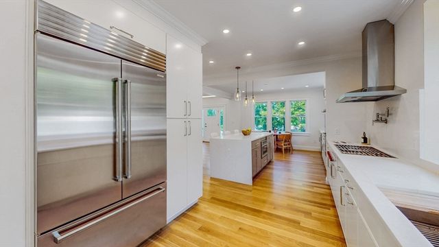 37 Oakland St, Wellesley, MA 02481