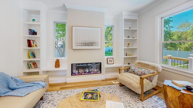37 Oakland St, Wellesley, MA 02481
