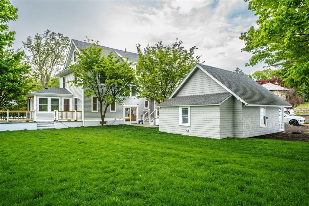 37 Oakland St, Wellesley, MA 02481