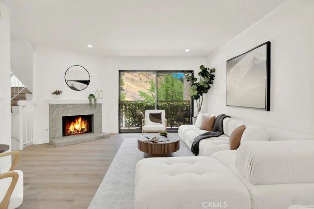 26008 Alizia Canyon C, Calabasas, CA 91302