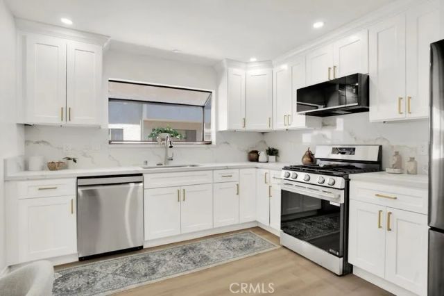 26008 Alizia Canyon C, Calabasas, CA 91302