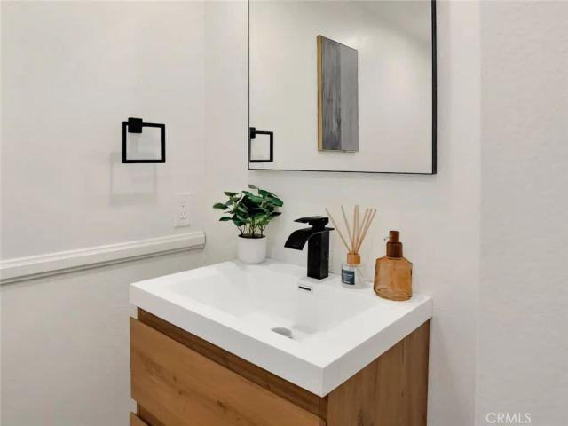 26008 Alizia Canyon C, Calabasas, CA 91302