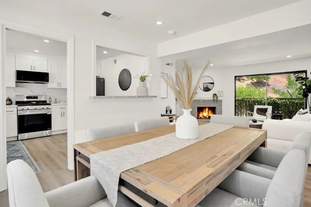 26008 Alizia Canyon C, Calabasas, CA 91302