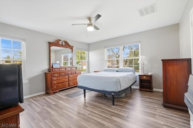 5 Ardsley Sq, Sayreville Boro, NJ 08859