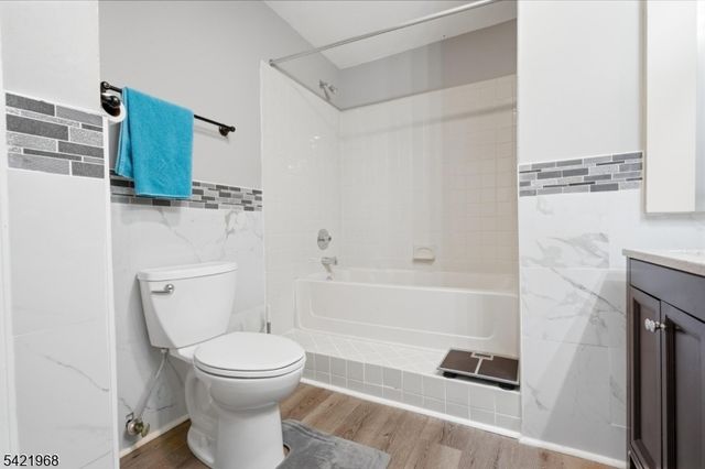 5 Ardsley Sq, Sayreville Boro, NJ 08859