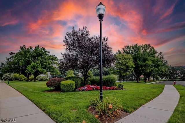 5 Ardsley Sq, Sayreville Boro, NJ 08859