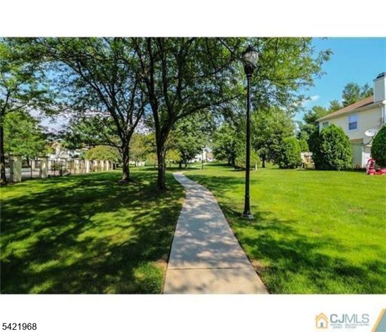 5 Ardsley Sq, Sayreville Boro, NJ 08859