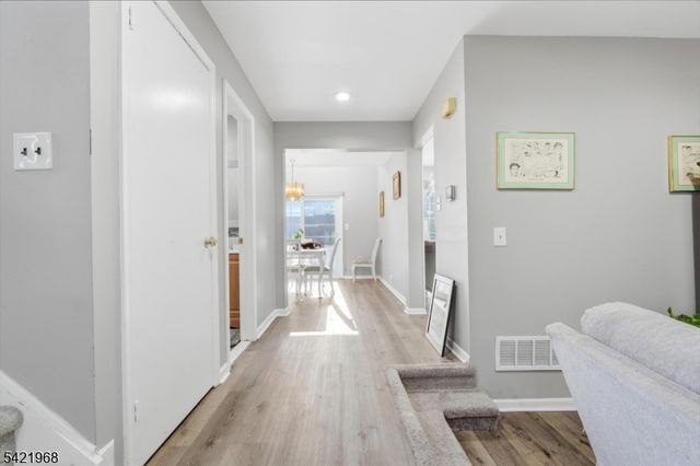 5 Ardsley Sq, Sayreville Boro, NJ 08859