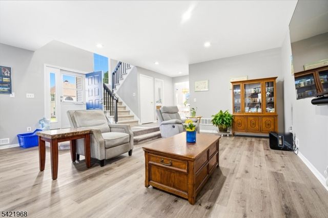 5 Ardsley Sq, Sayreville Boro, NJ 08859