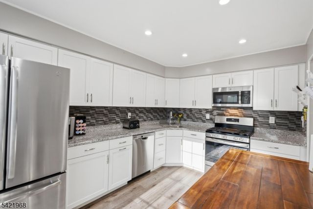 5 Ardsley Sq, Sayreville Boro, NJ 08859