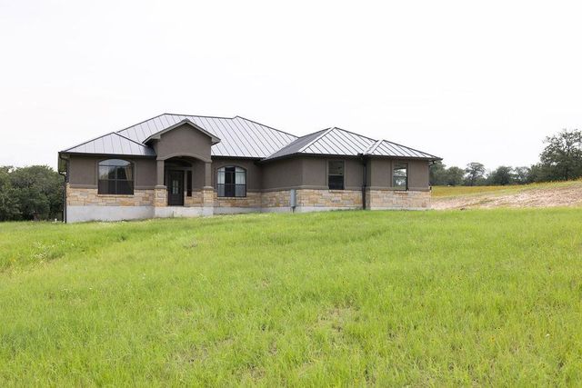 111 Powder RDG, Luling, TX 78648