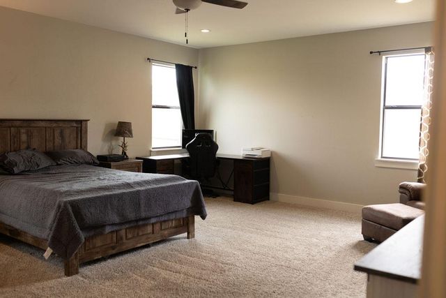 111 Powder RDG, Luling, TX 78648