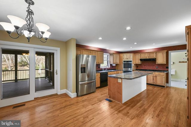 16966 TEAGUES POINT RD, Hughesville, MD 20637