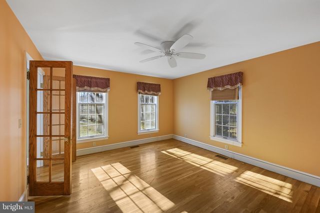 16966 TEAGUES POINT RD, Hughesville, MD 20637