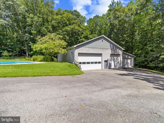 16966 TEAGUES POINT RD, Hughesville, MD 20637